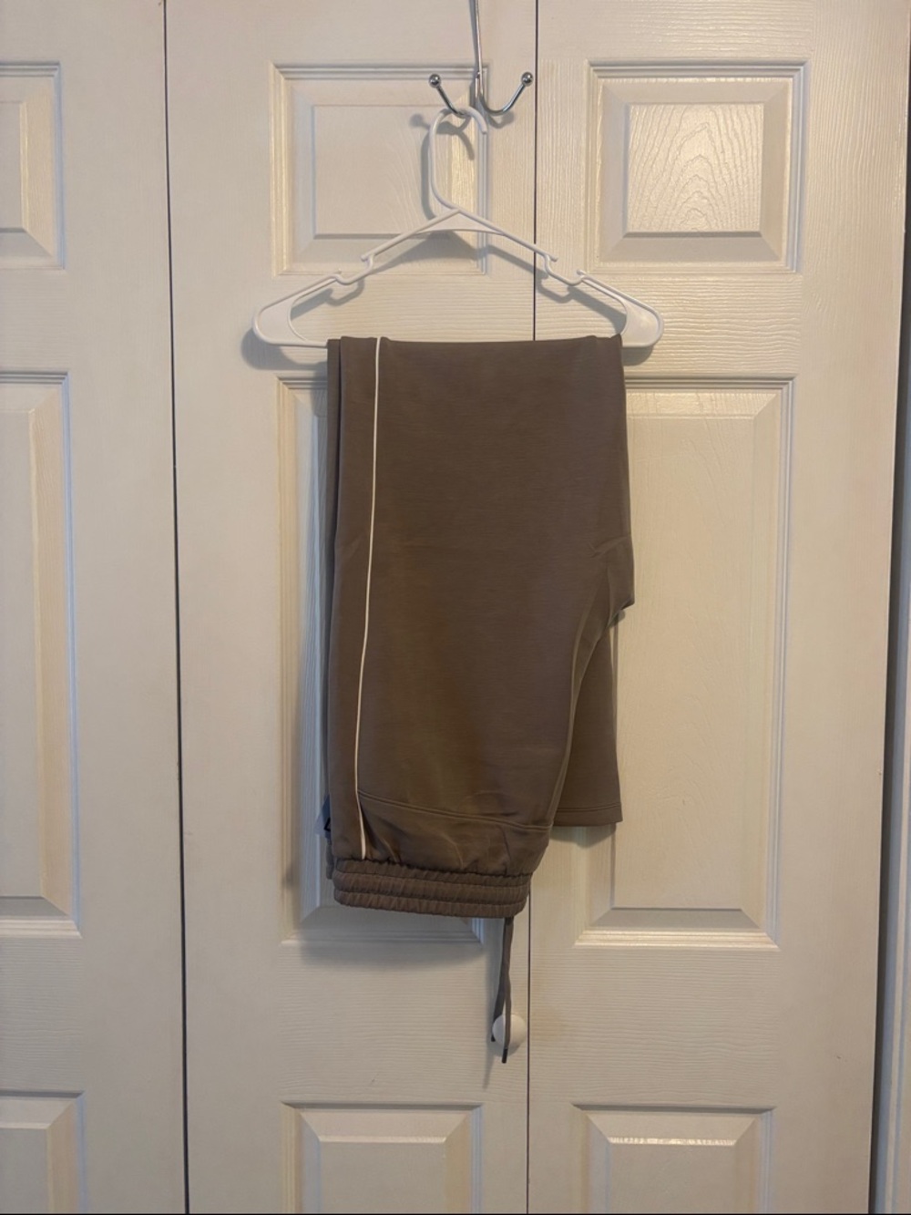 Member’s Mark Neutral Drawstring Sweats with Side Piping